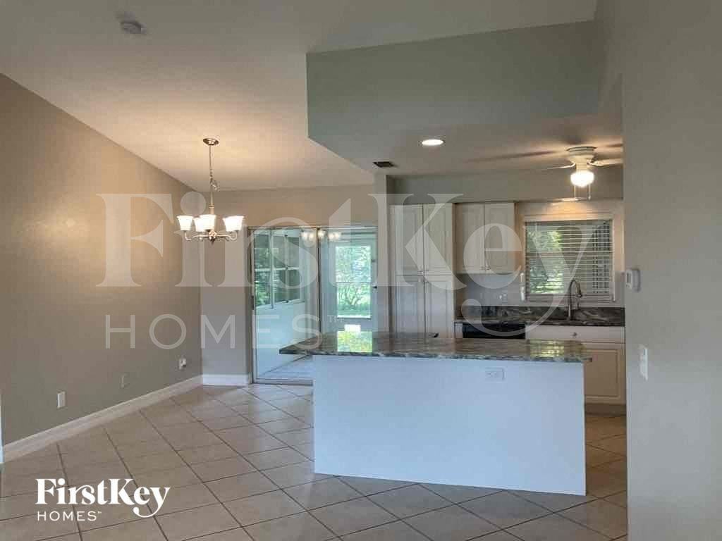 314 Se 15th St - Photo 5 of 15