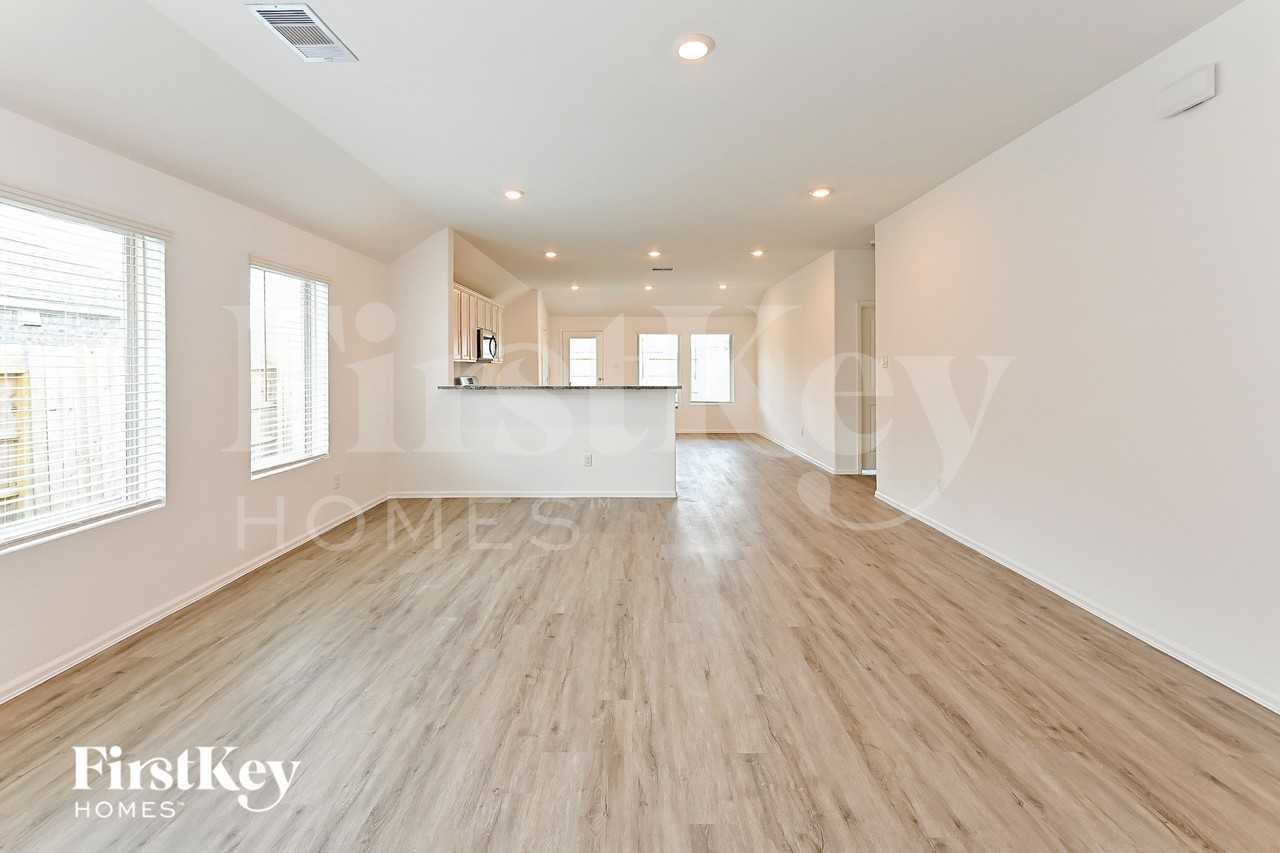 5214 Eagleton Dr - Photo 3 of 15