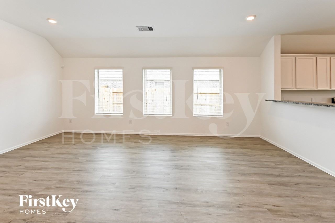 5214 Eagleton Dr - Photo 5 of 15