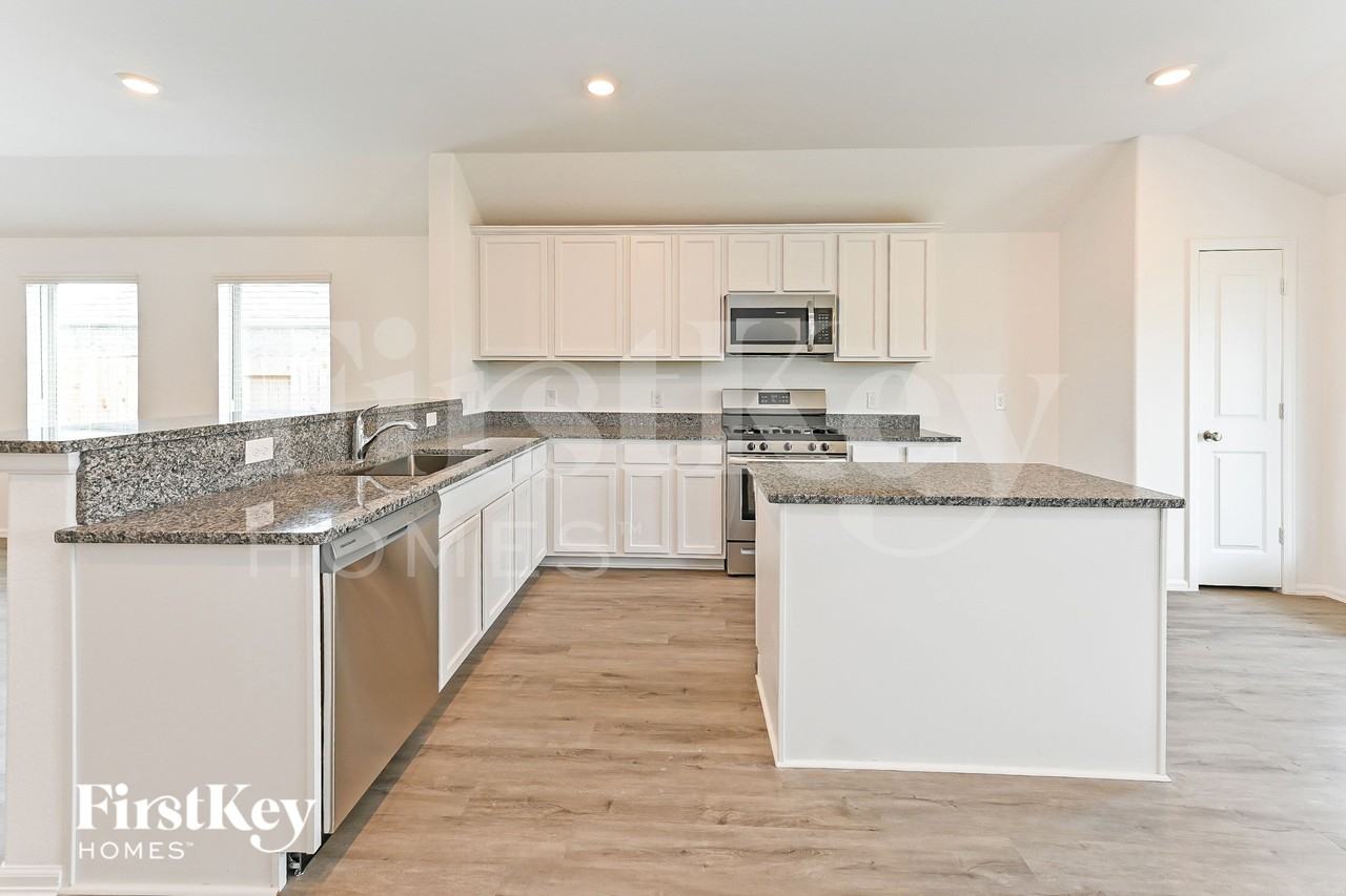 5214 Eagleton Dr - Photo 7 of 15