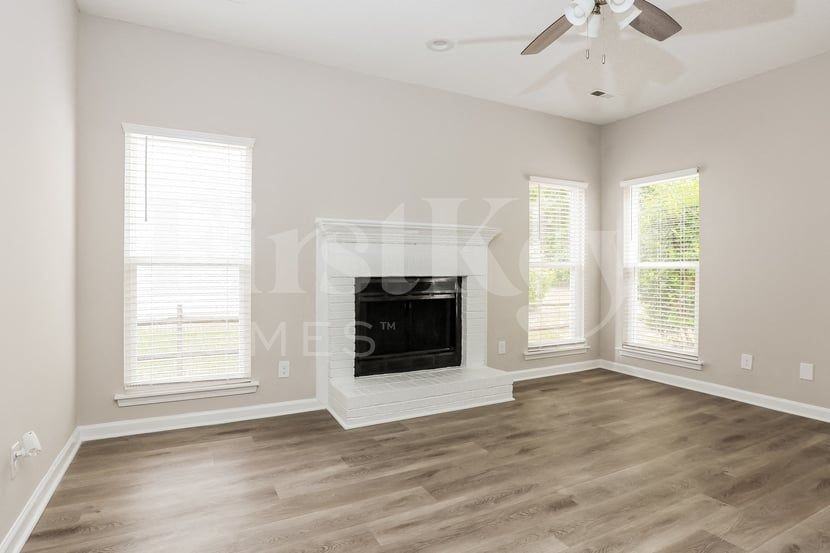 11210 Isthmus Ct - Photo 3 of 15