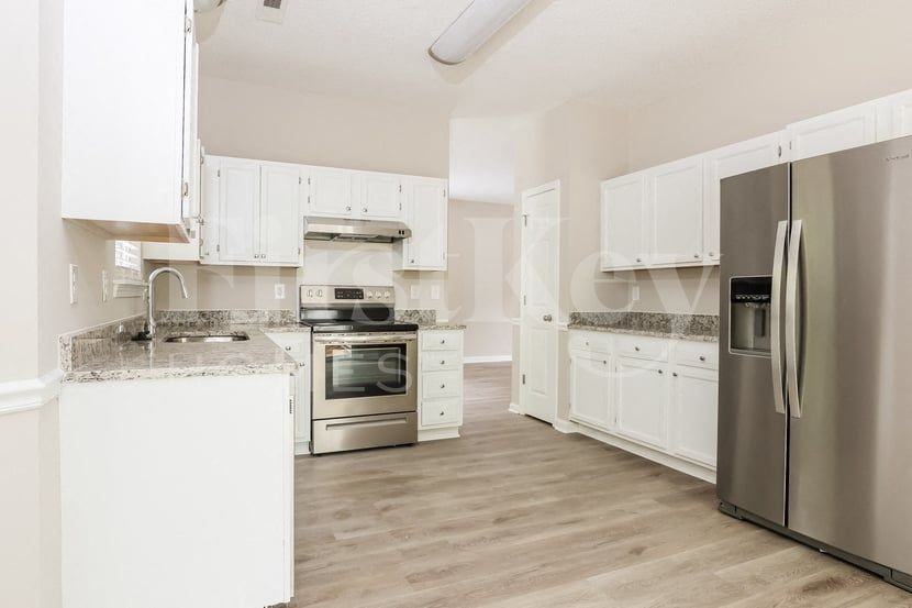 11210 Isthmus Ct - Photo 6 of 15