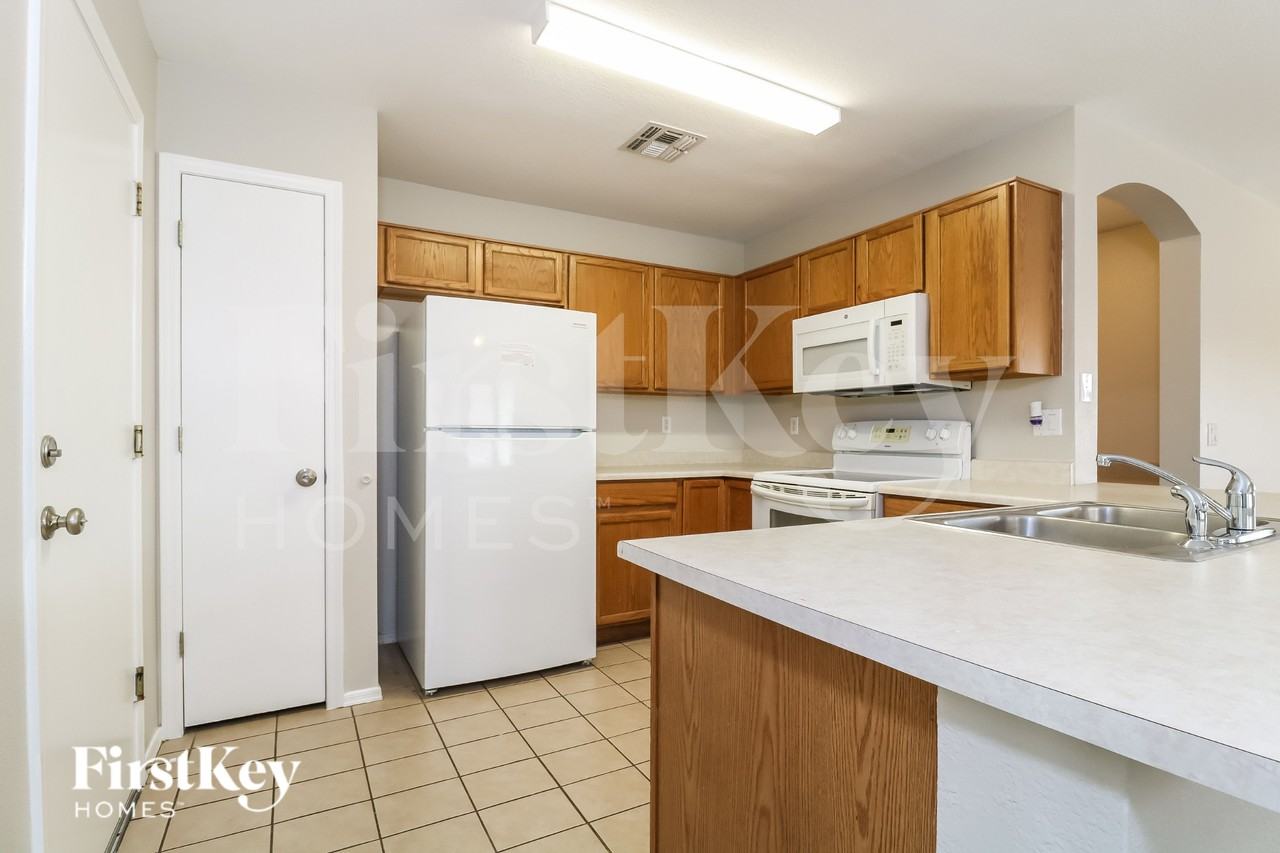 2211 N 115th Ln - Photo 7 of 16