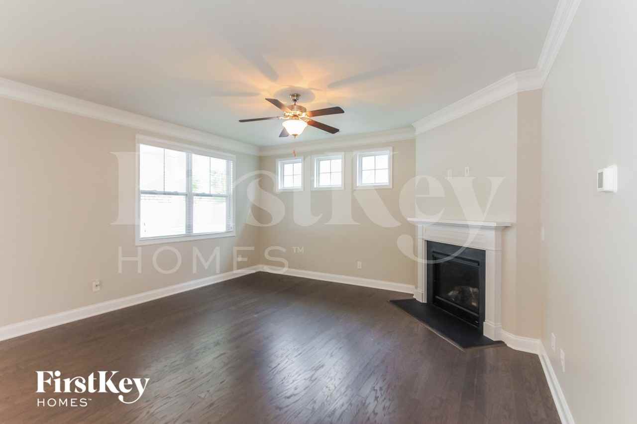 2408 Seagull Dr - Photo 4 of 15