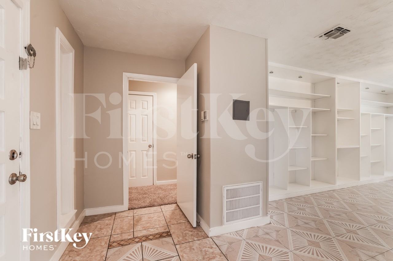 4610 Anice St - Photo 2 of 16