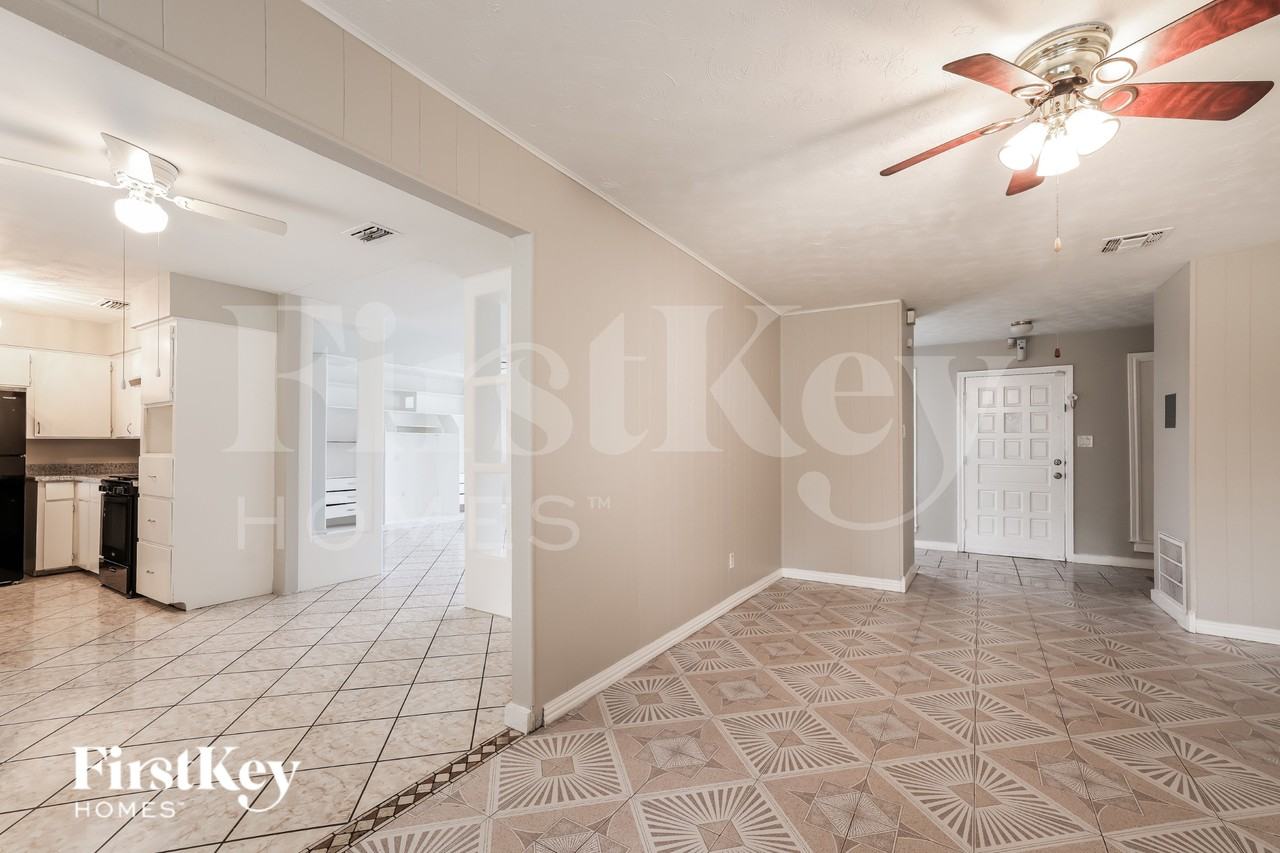 4610 Anice St - Photo 4 of 16