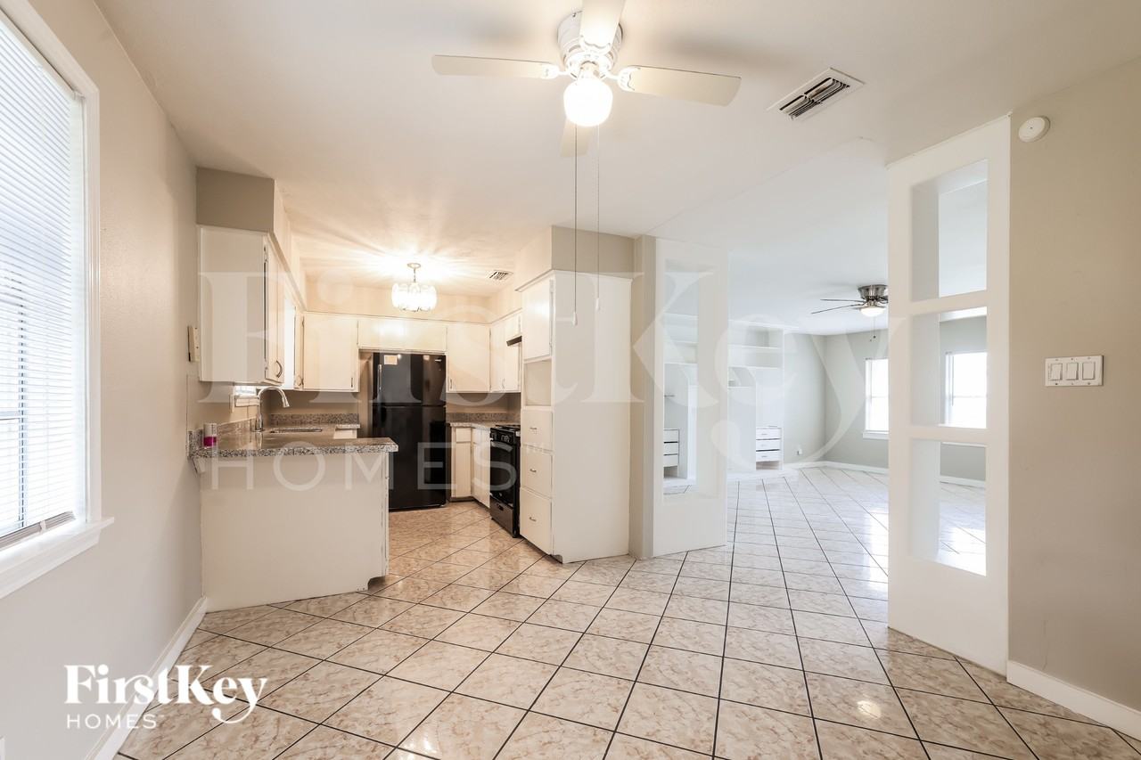 4610 Anice St - Photo 5 of 16