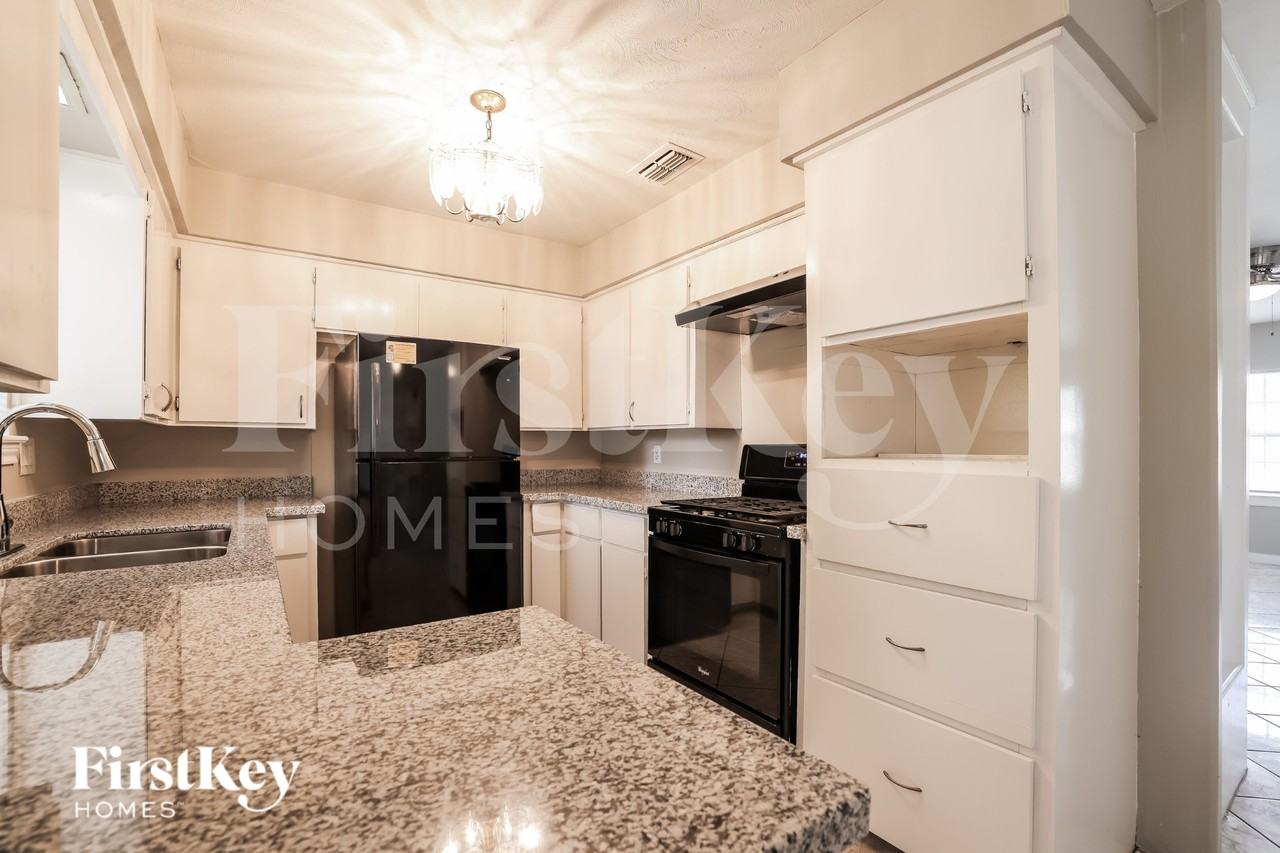 4610 Anice St - Photo 6 of 16