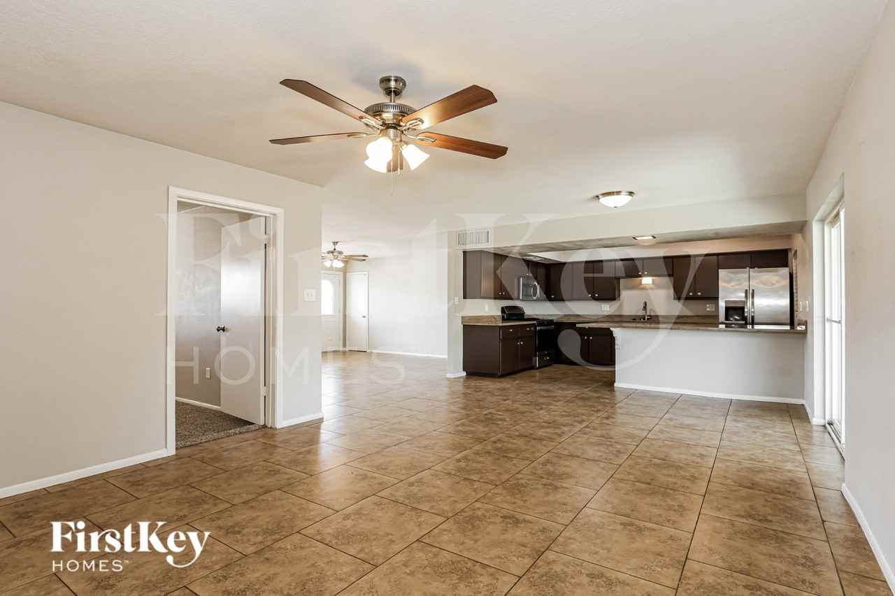 4606 W Rose Ln - Photo 3 of 19