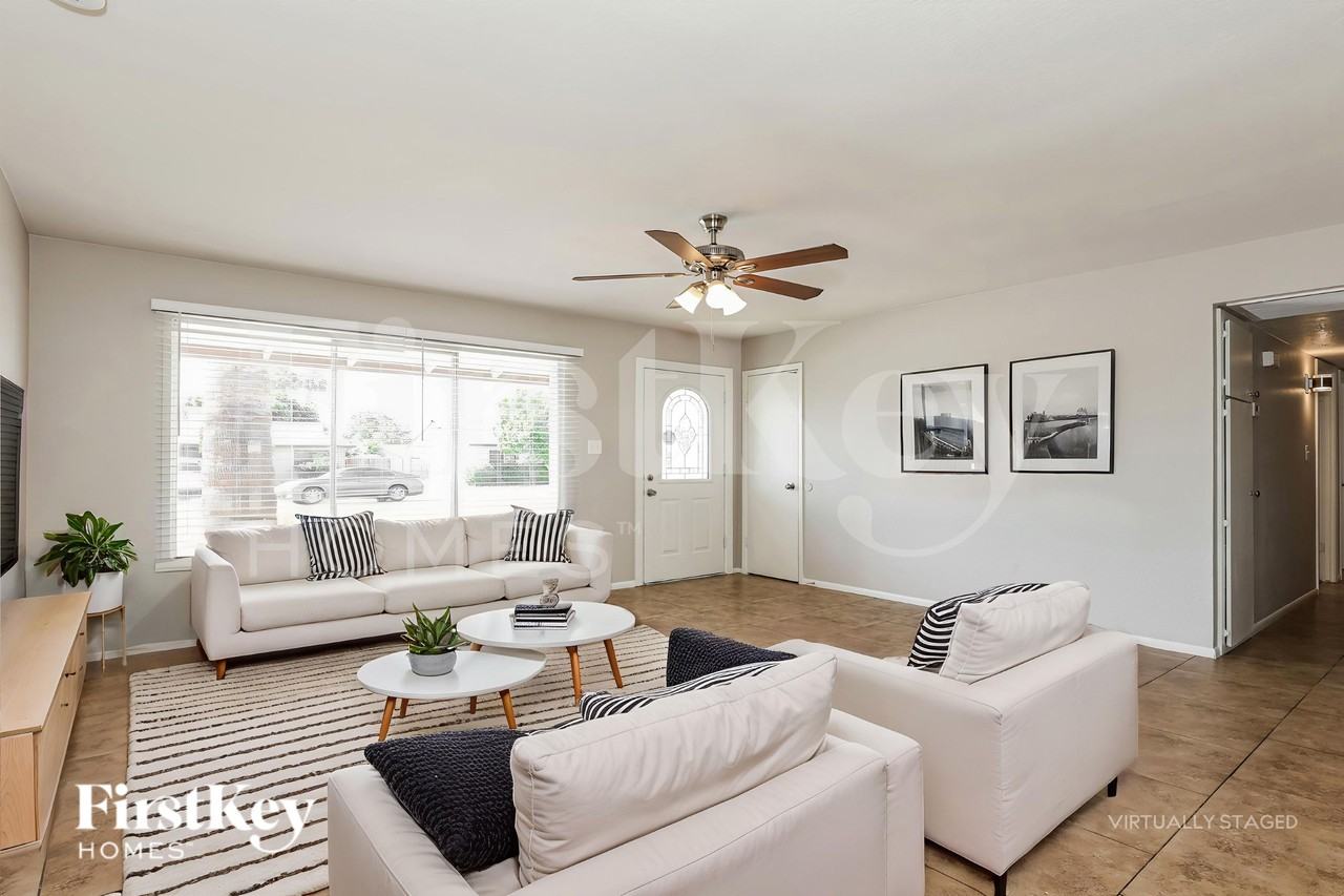 4606 W Rose Ln - Photo 5 of 19