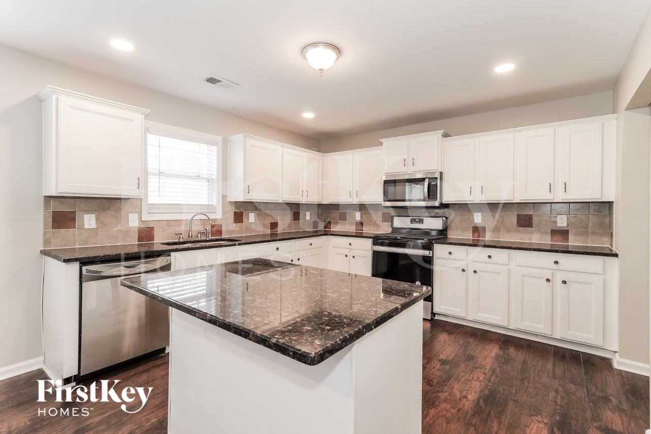 3659 Devon Park Ln Nw - Photo 7 of 15