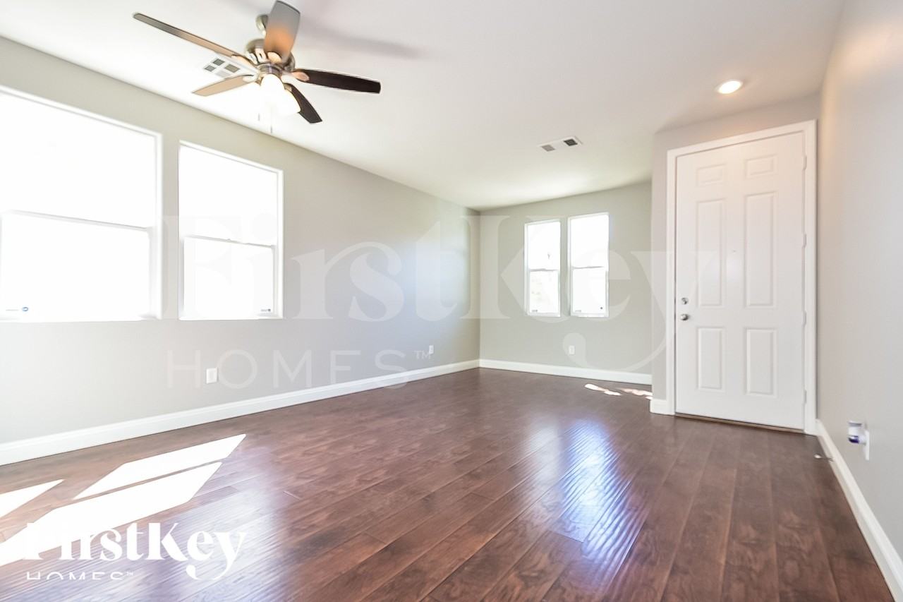 6694 Wood Thrush Pl - Photo 3 of 15