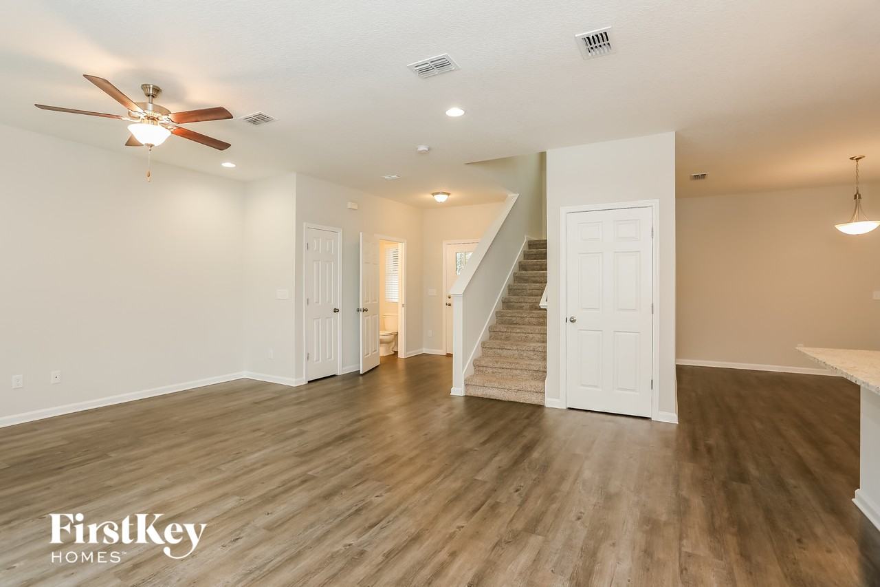 4626 Polaris St - Photo 3 of 15