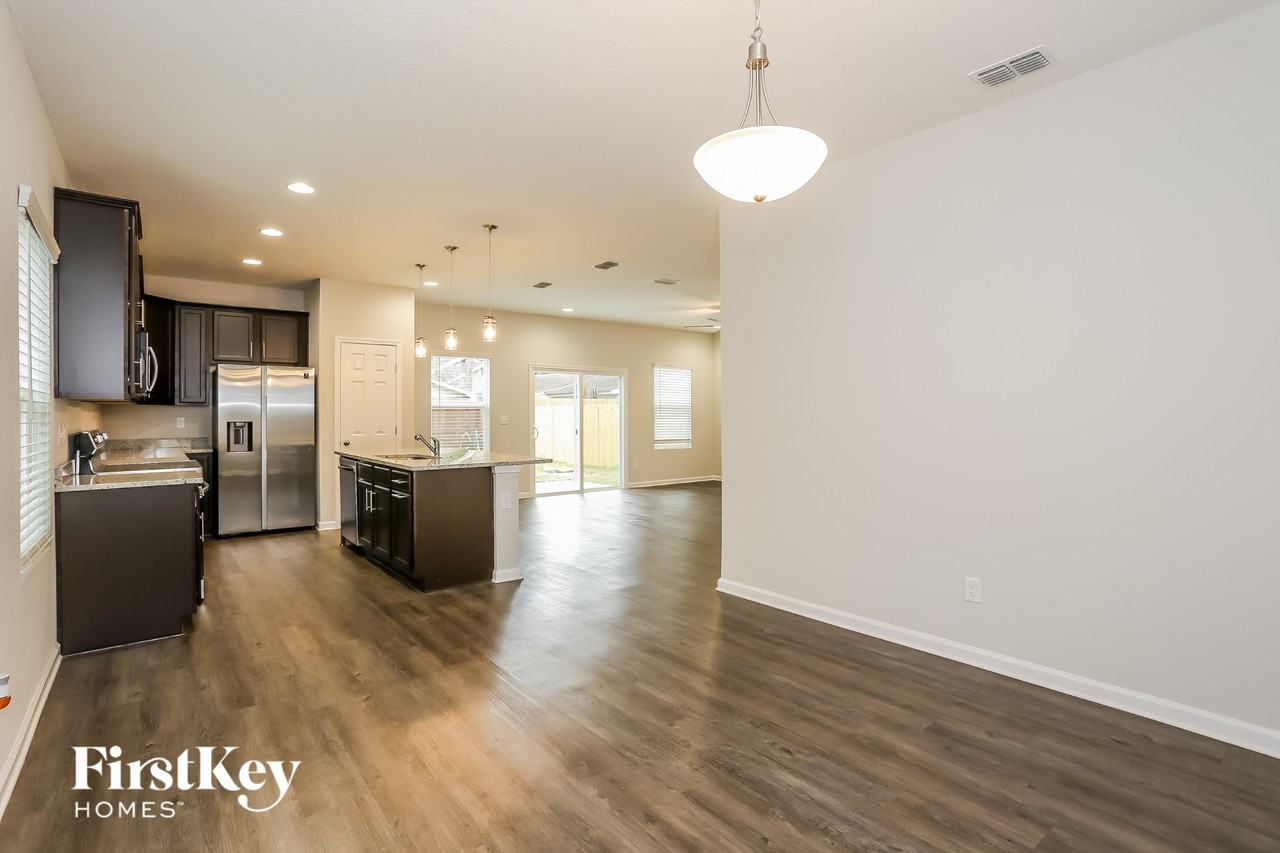 4626 Polaris St - Photo 5 of 15