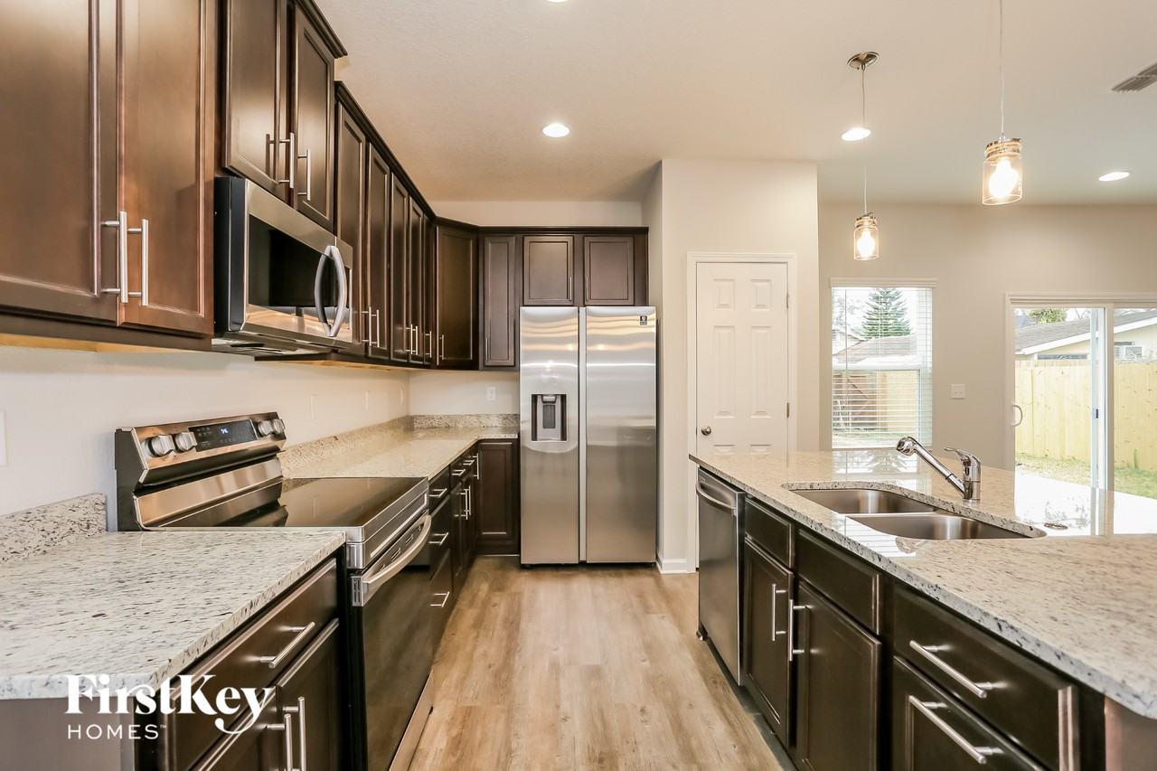 4626 Polaris St - Photo 7 of 15