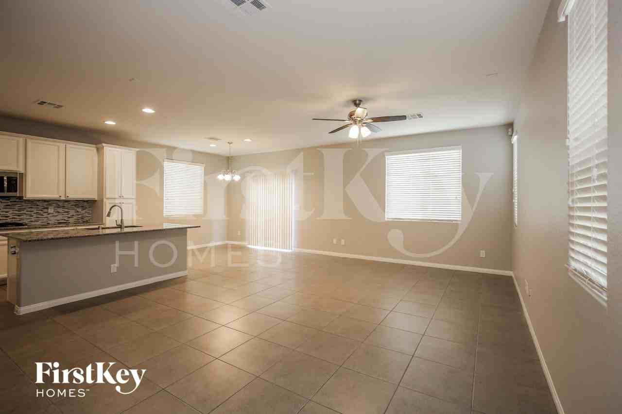 5630 Bishop Flowers St - Photo 2 of 15