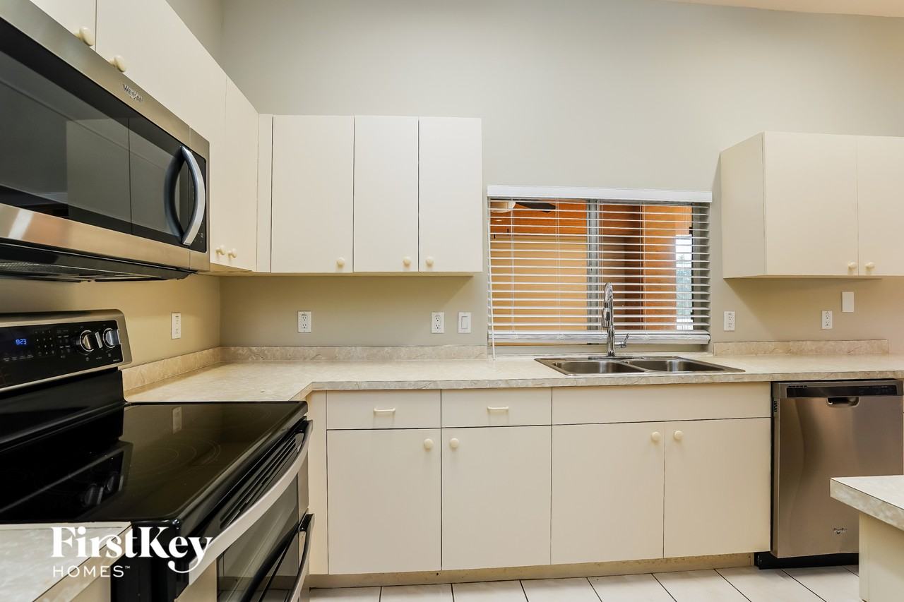 1506 Se 19th Ter - Photo 6 of 15