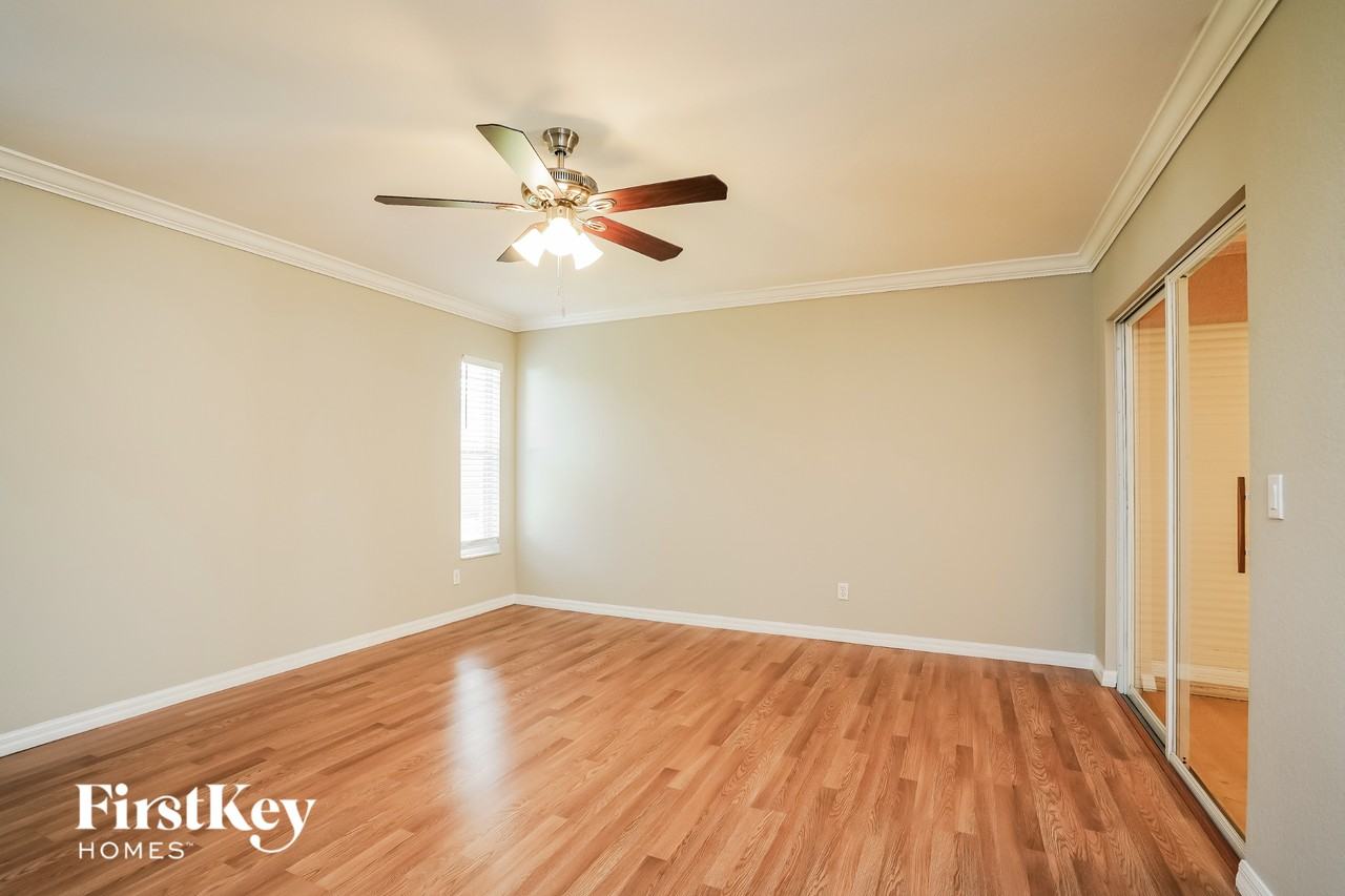 1506 Se 19th Ter - Photo 7 of 15