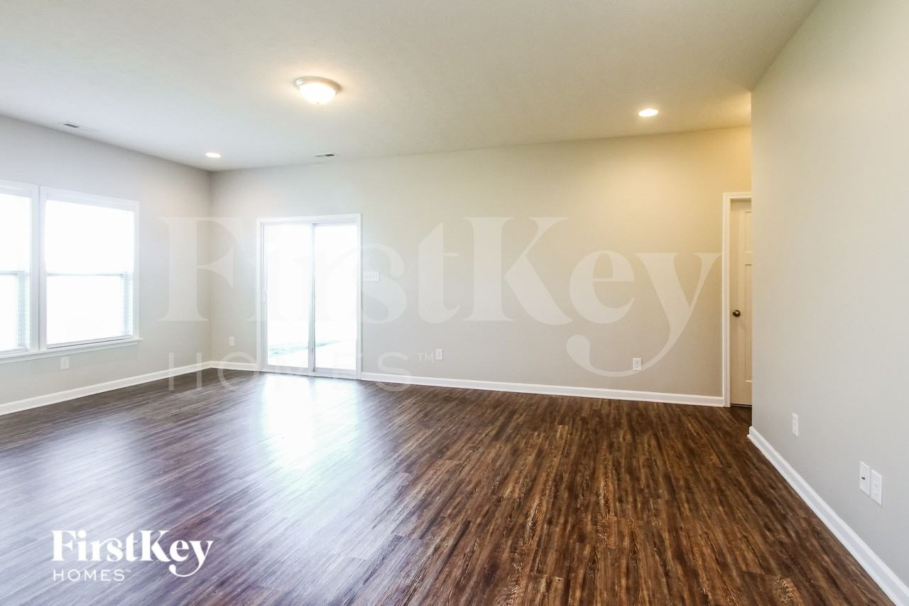 221 Saint Andrews Ave - Photo 3 of 19