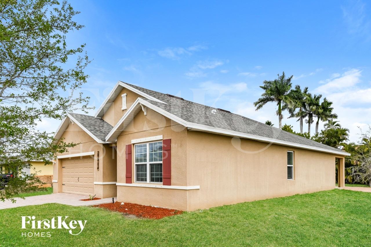 631 Sw 27th Ter - Photo 2 of 19