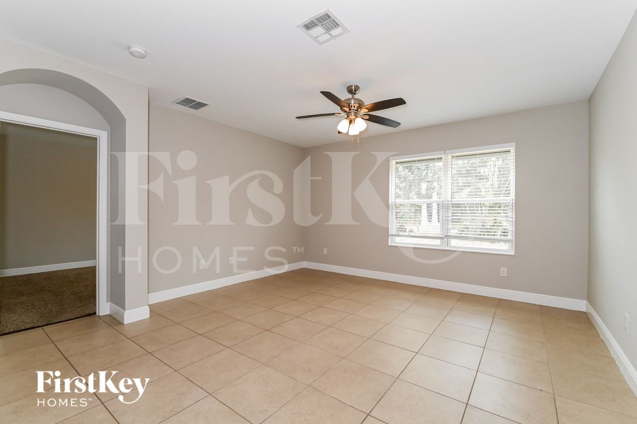 631 Sw 27th Ter - Photo 3 of 19