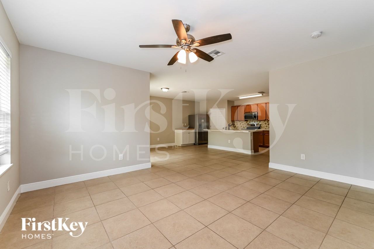 631 Sw 27th Ter - Photo 5 of 19