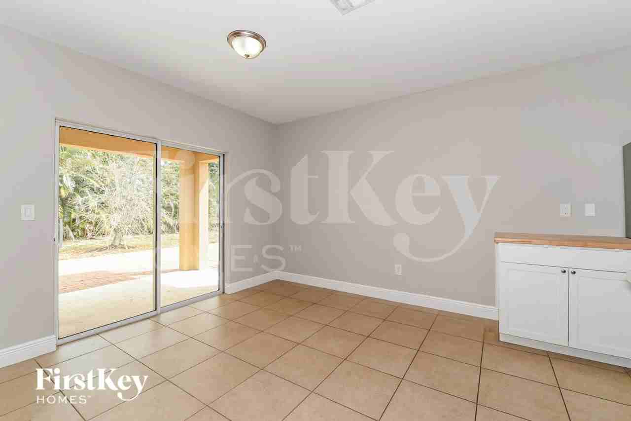 631 Sw 27th Ter - Photo 6 of 19