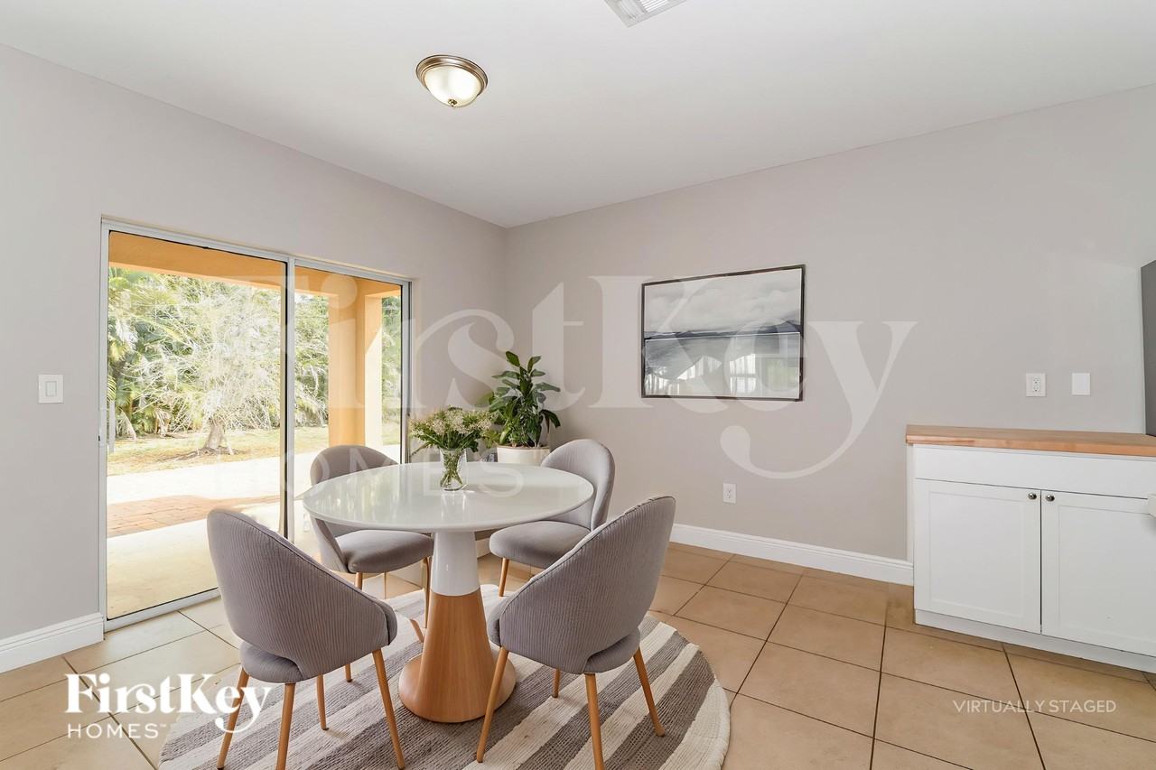 631 Sw 27th Ter - Photo 7 of 19