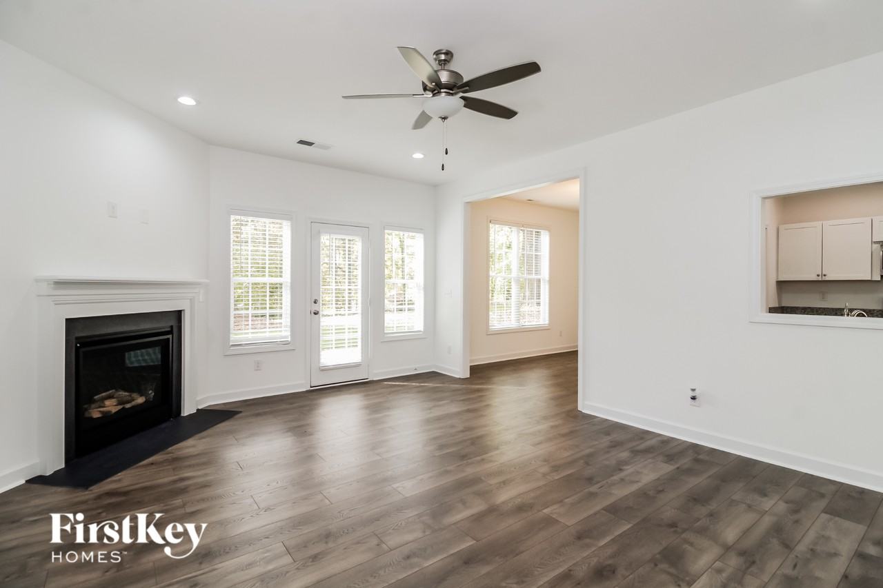 1818 Yarborough Dr - Photo 2 of 15