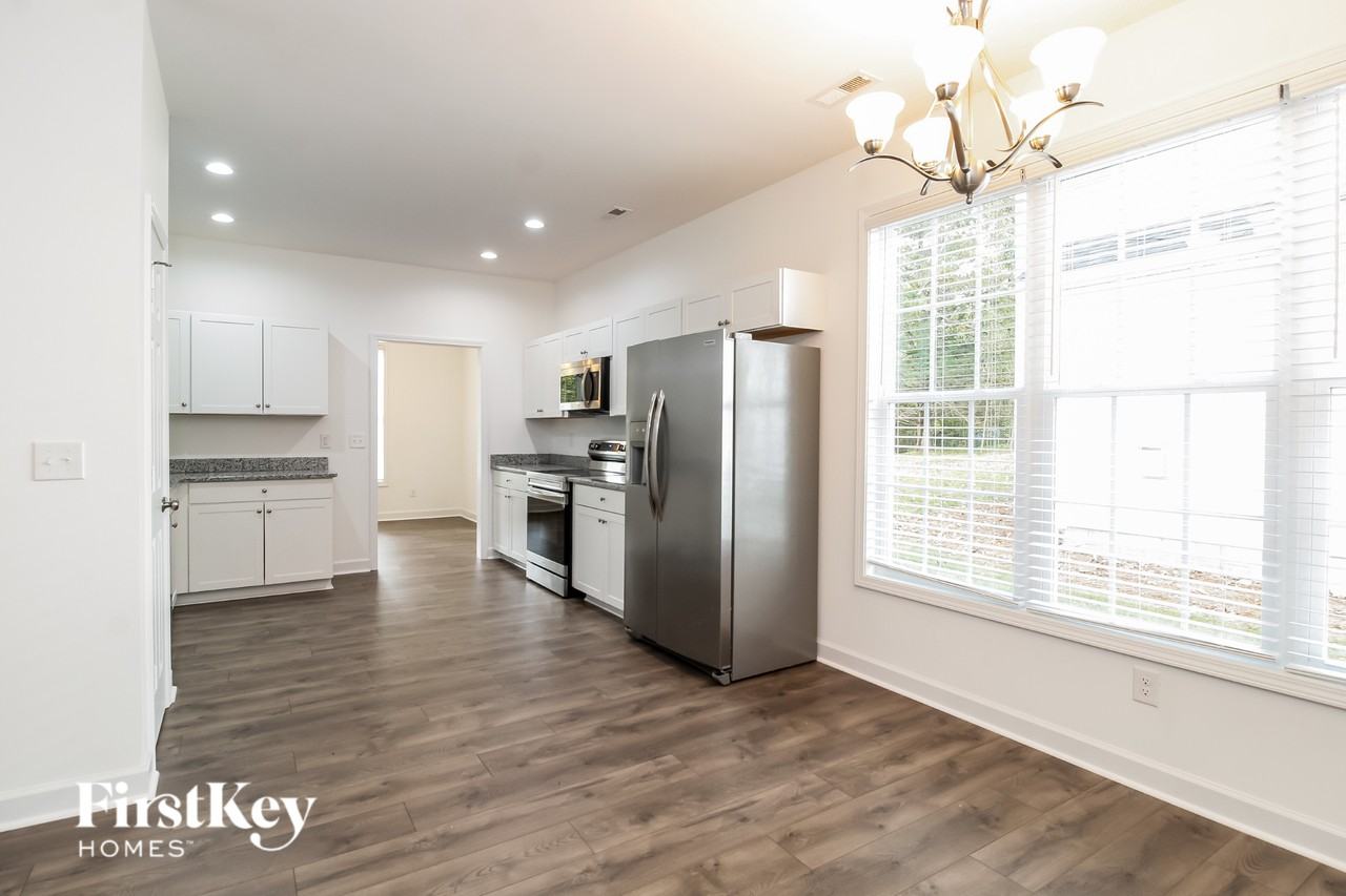 1818 Yarborough Dr - Photo 3 of 15