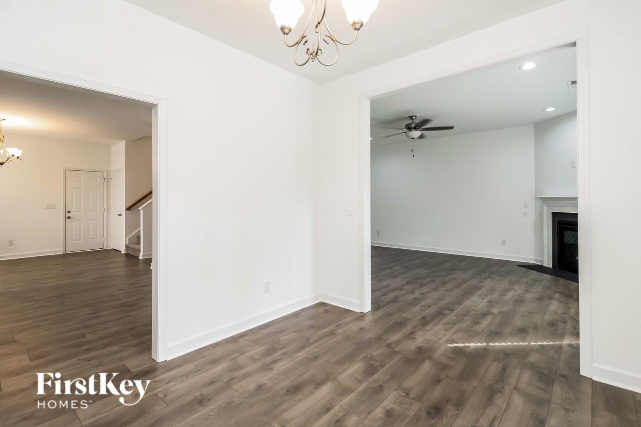 1818 Yarborough Dr - Photo 4 of 15