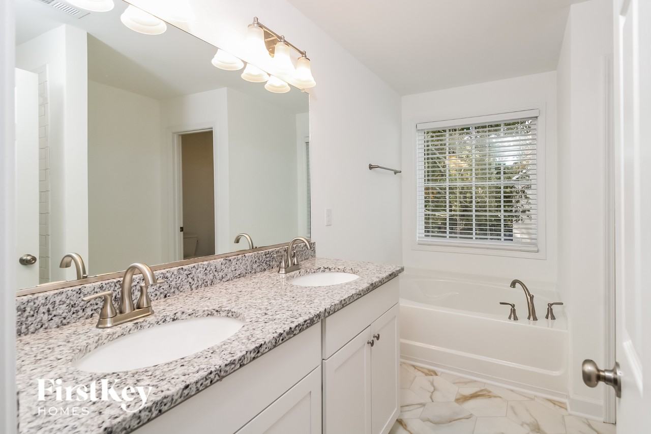 1818 Yarborough Dr - Photo 7 of 15