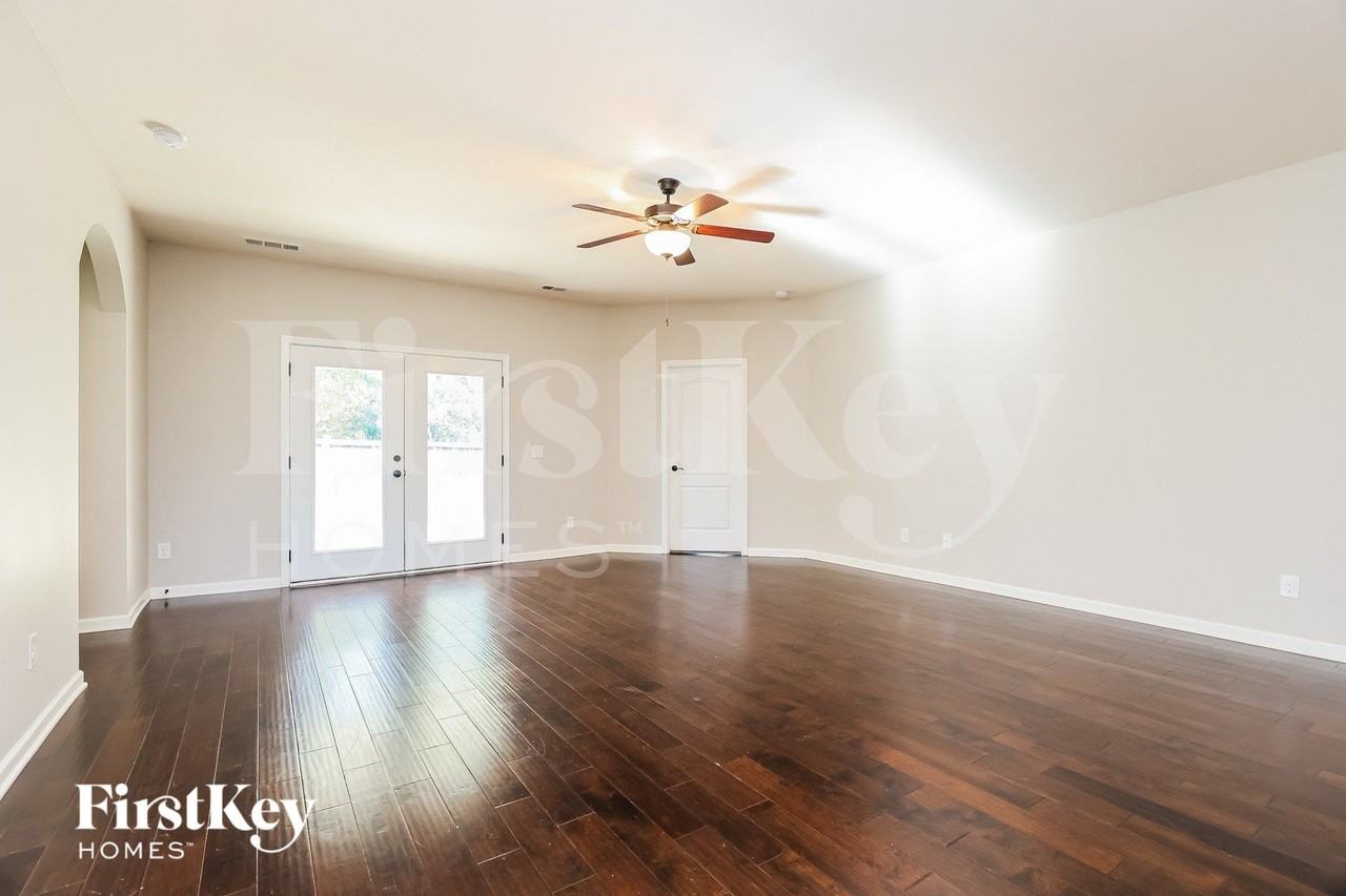 831 Mesa Verde Pl - Photo 2 of 15