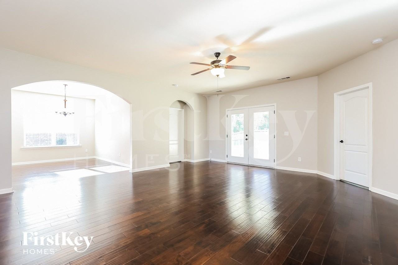 831 Mesa Verde Pl - Photo 3 of 15