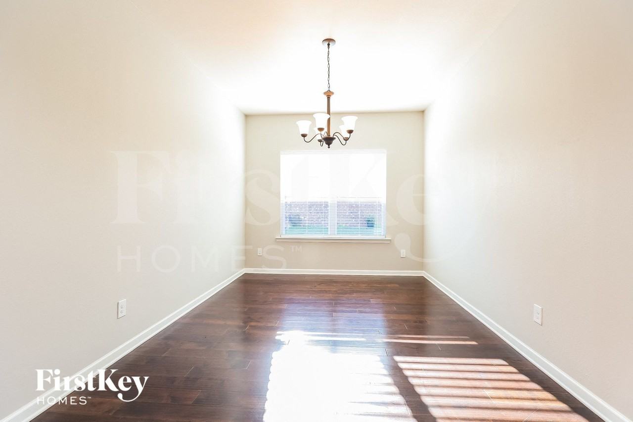 831 Mesa Verde Pl - Photo 4 of 15