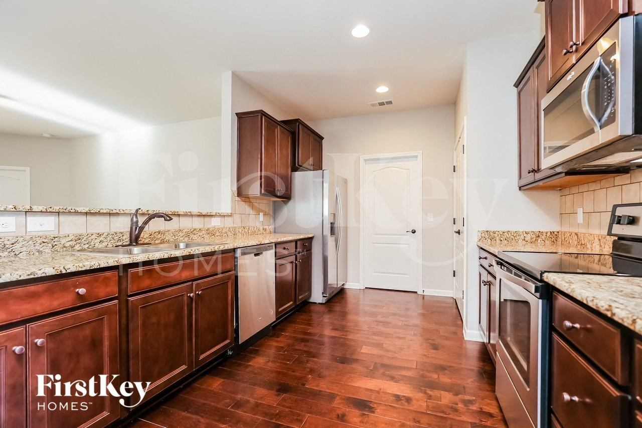 831 Mesa Verde Pl - Photo 5 of 15