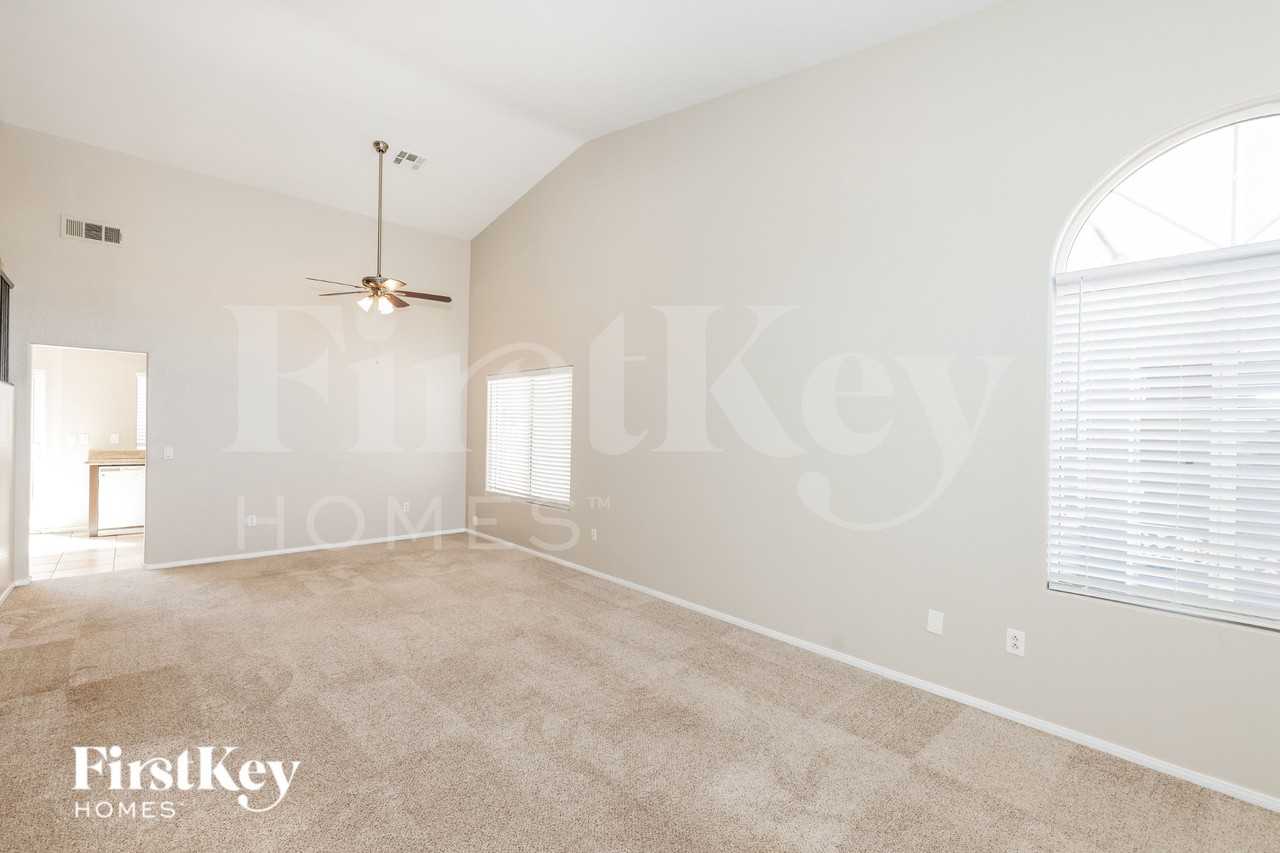 3185 Strawberry Park Dr - Photo 3 of 19