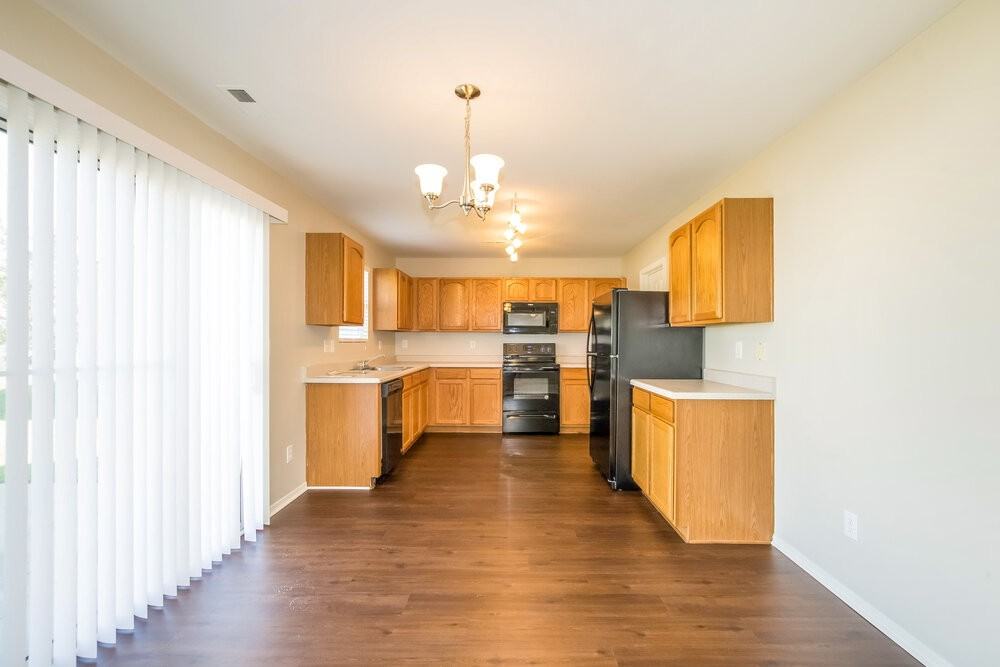 8118 Rosberg Ln - Photo 6 of 15