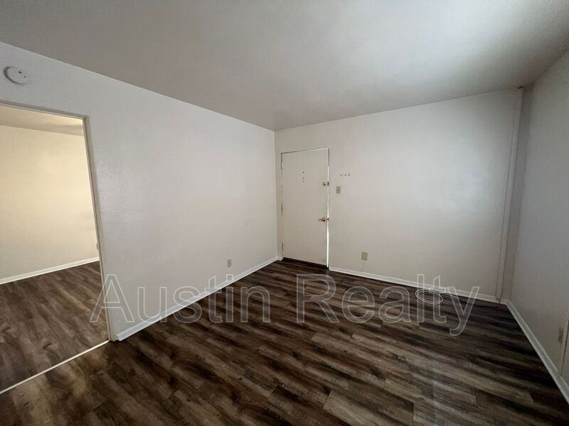 3704 Greenwood Blvd #29 - Photo 5 of 7