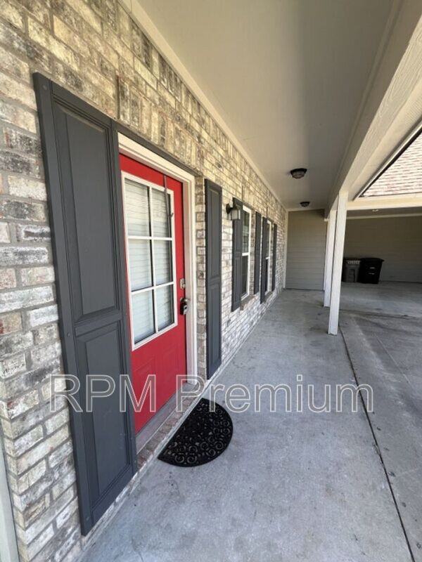 8614 Forestwood Ave - Photo 3 of 41