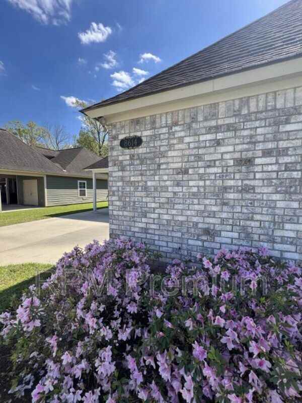 8614 Forestwood Ave - Photo 6 of 41