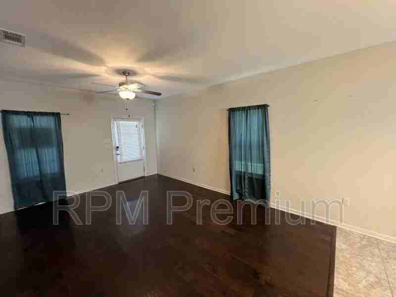 8614 Forestwood Ave - Photo 7 of 41