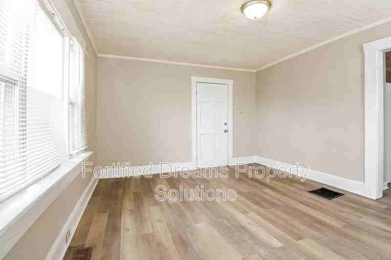 2240 Flag St - Photo 3 of 19