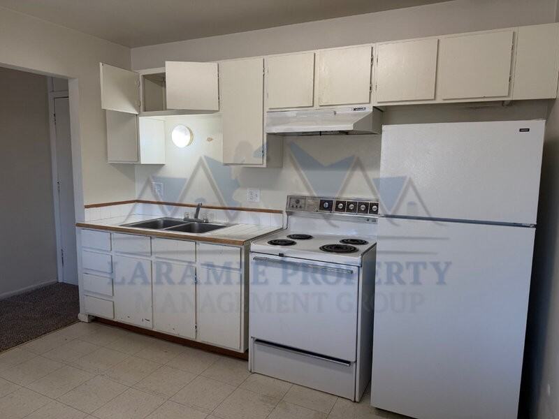 2310 E Garfield St #C7 - Photo 3 of 14