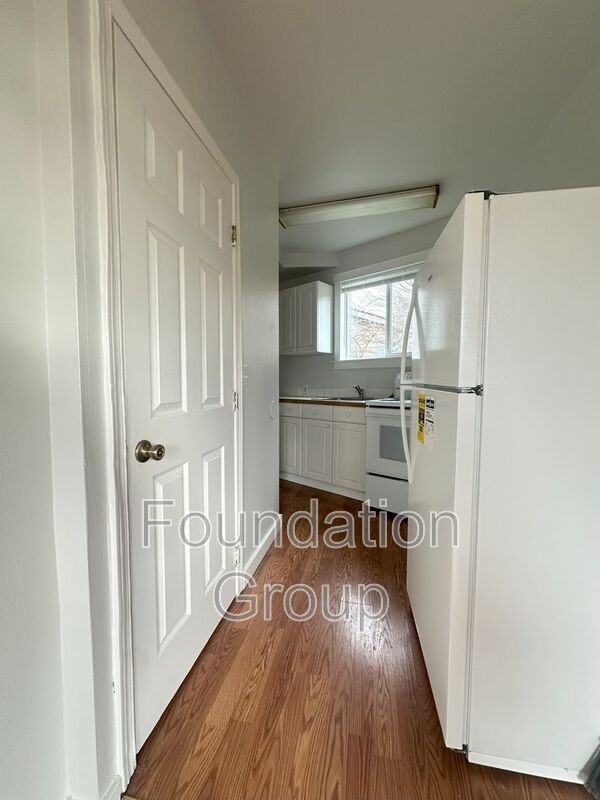 842 Davis Pl S #7 - Photo 3 of 7