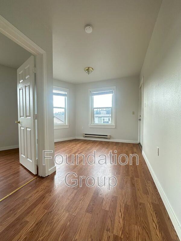 842 Davis Pl S #7 - Photo 5 of 7