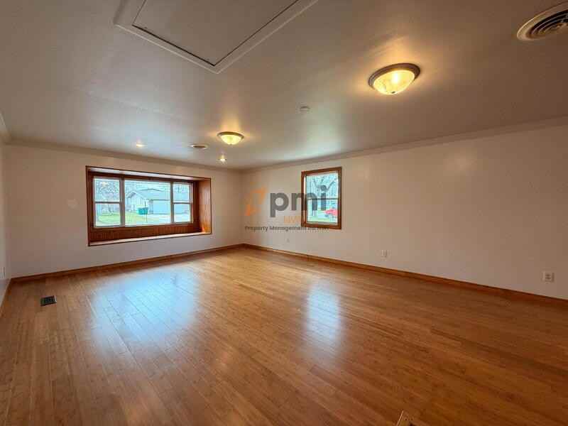 425A Sherman Dr - Photo 4 of 20