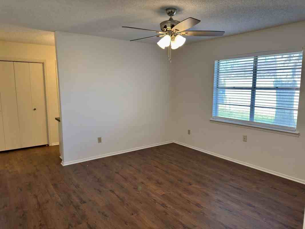 328 E Johnson St - Photo 3 of 13