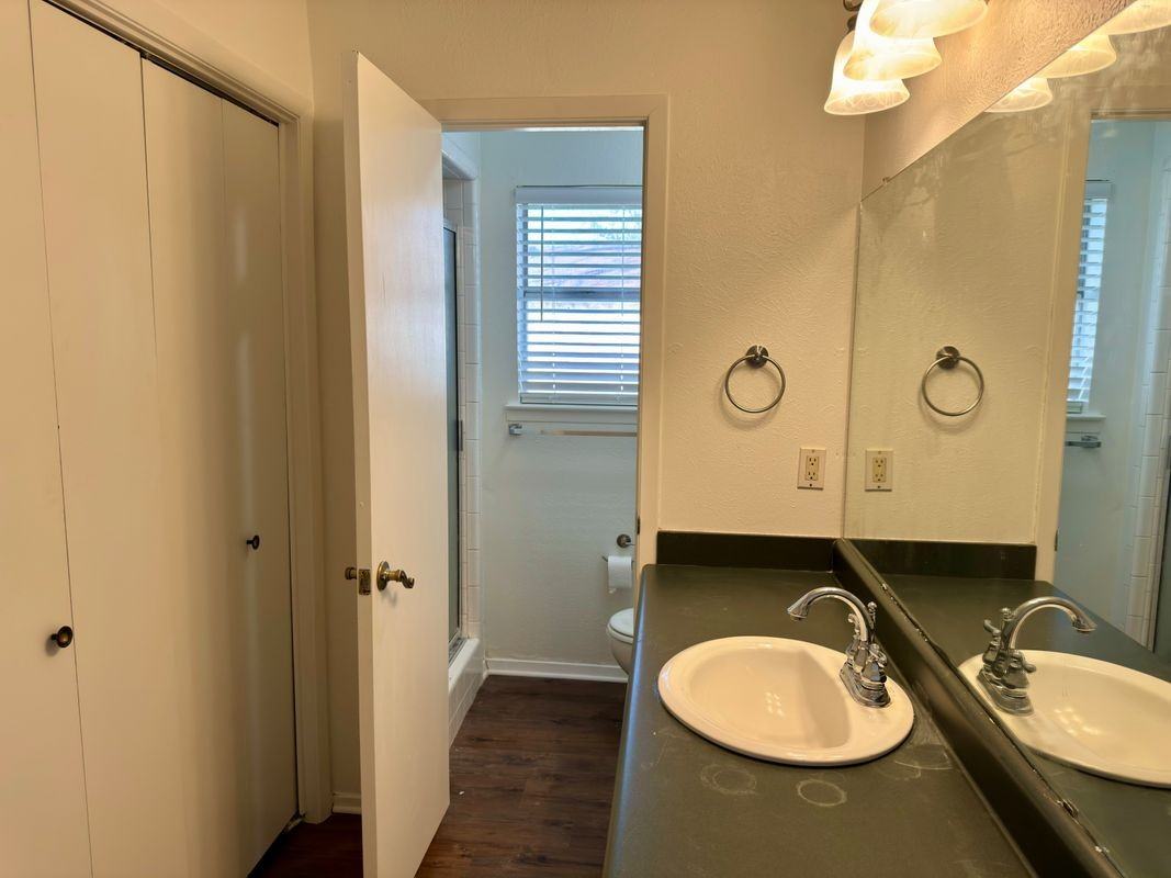 328 E Johnson St - Photo 4 of 13