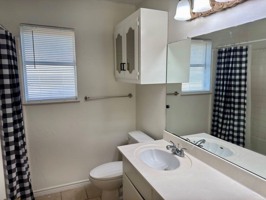 328 E Johnson St - Photo 5 of 13